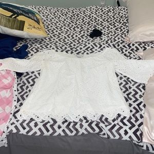 white vineyard vines blouse, not skin tight, flowy.